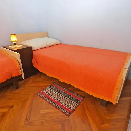 With Parking Space Valbandon, - 20770 *